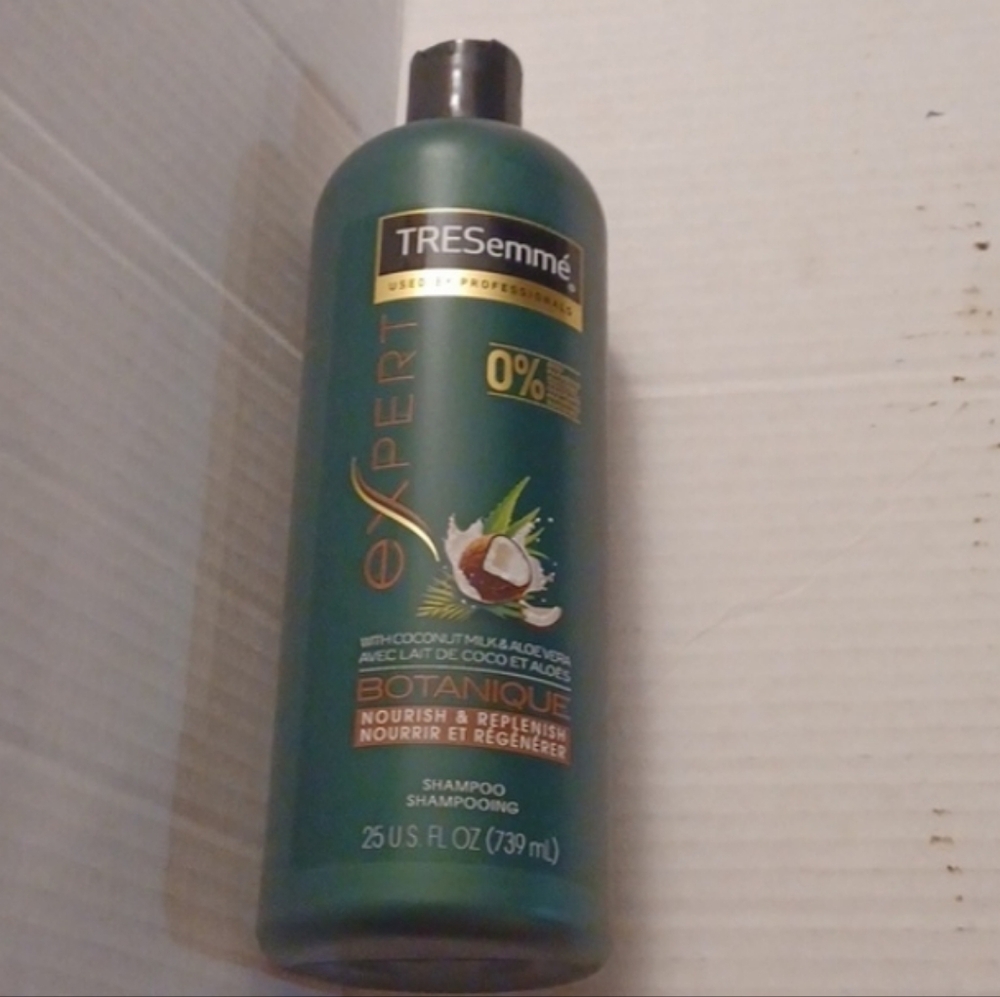 4/$40 New TRESemmé Nourish & Replenish Botanique Shampoo - 739 mL Bottle
